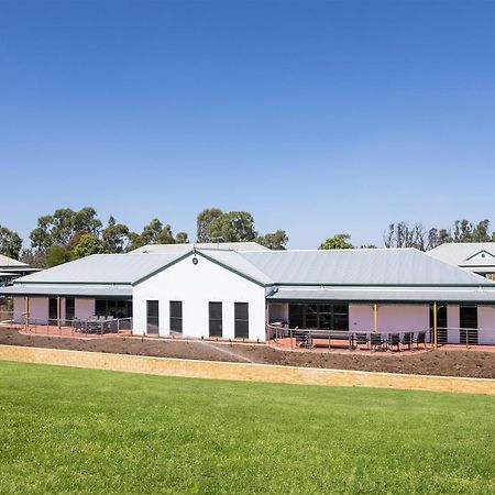 Отель Yarrawonga Mulwala Golf Club Экстерьер фото The new hospital at Wagga Wagga