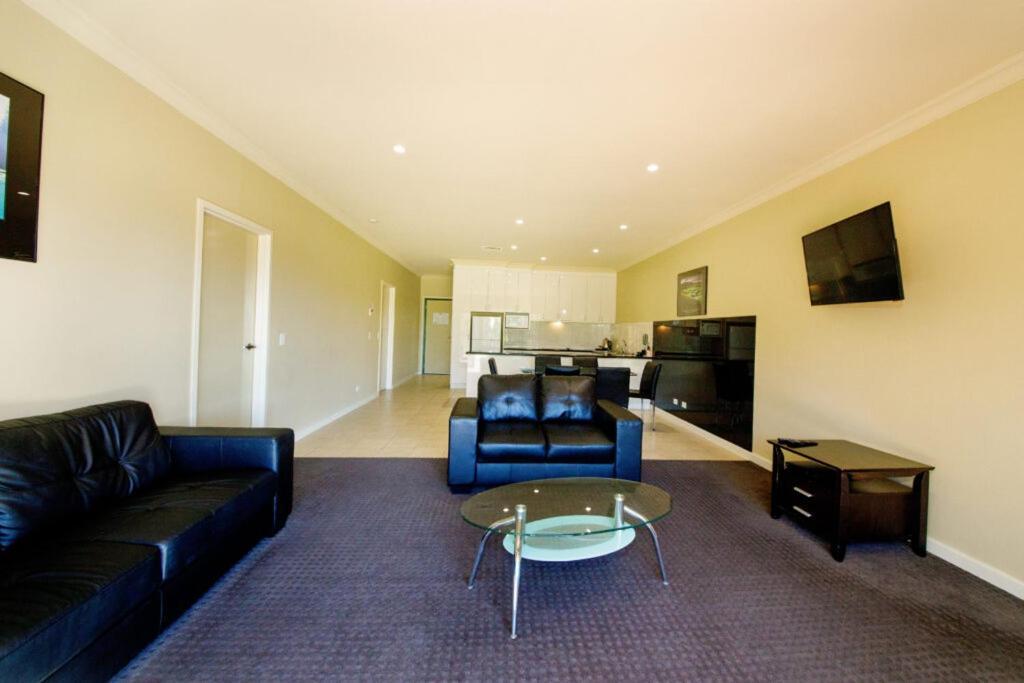 Отель Yarrawonga Mulwala Golf Club Экстерьер фото A typical apartment at the hotel