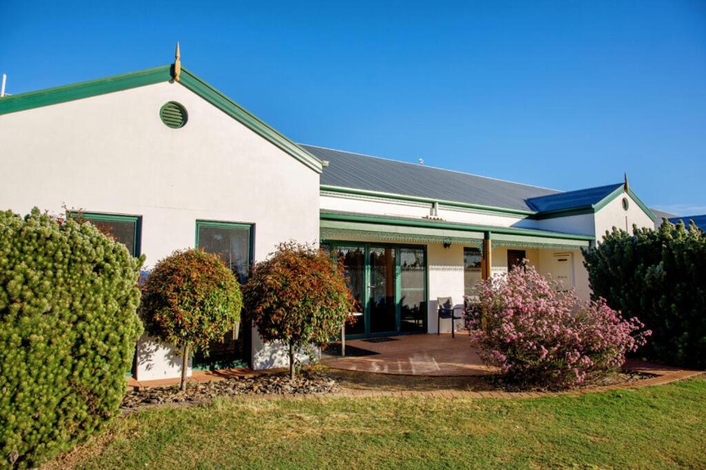 Отель Yarrawonga Mulwala Golf Club Экстерьер фото The house in 2011