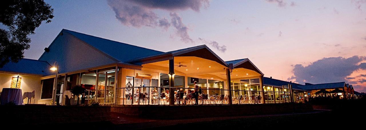 Отель Yarrawonga Mulwala Golf Club Экстерьер фото Clubhouse at the Port Lincoln Golf Club