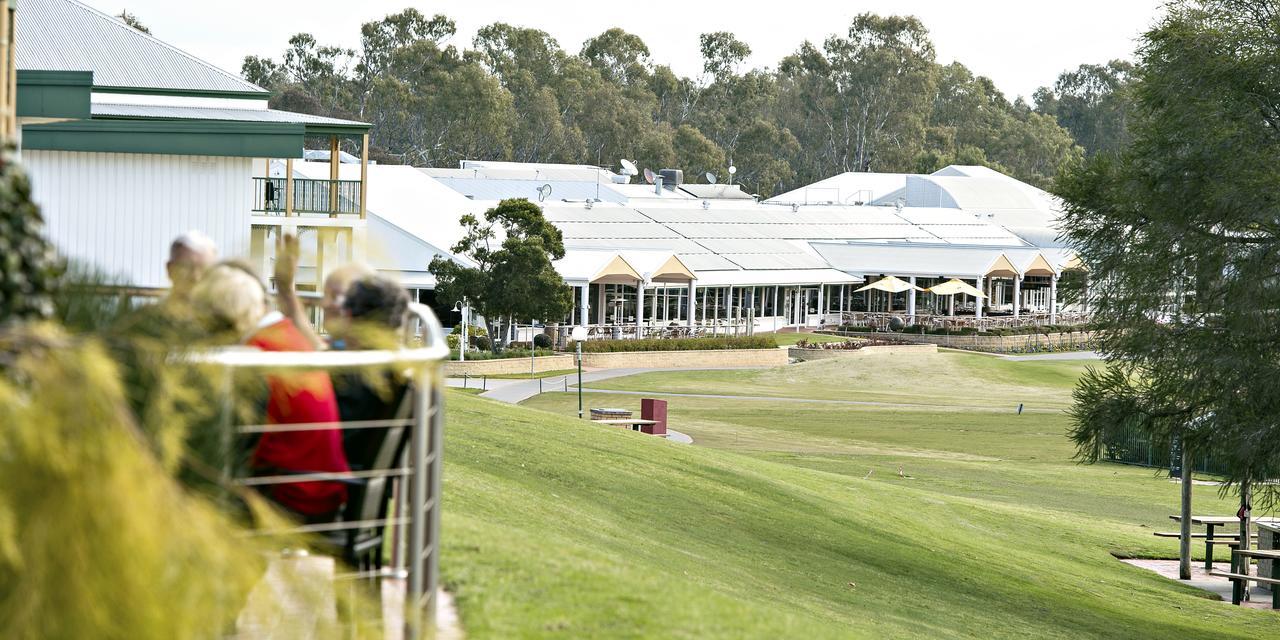 Отель Yarrawonga Mulwala Golf Club Экстерьер фото The clubhouse at the Adelaide Oval