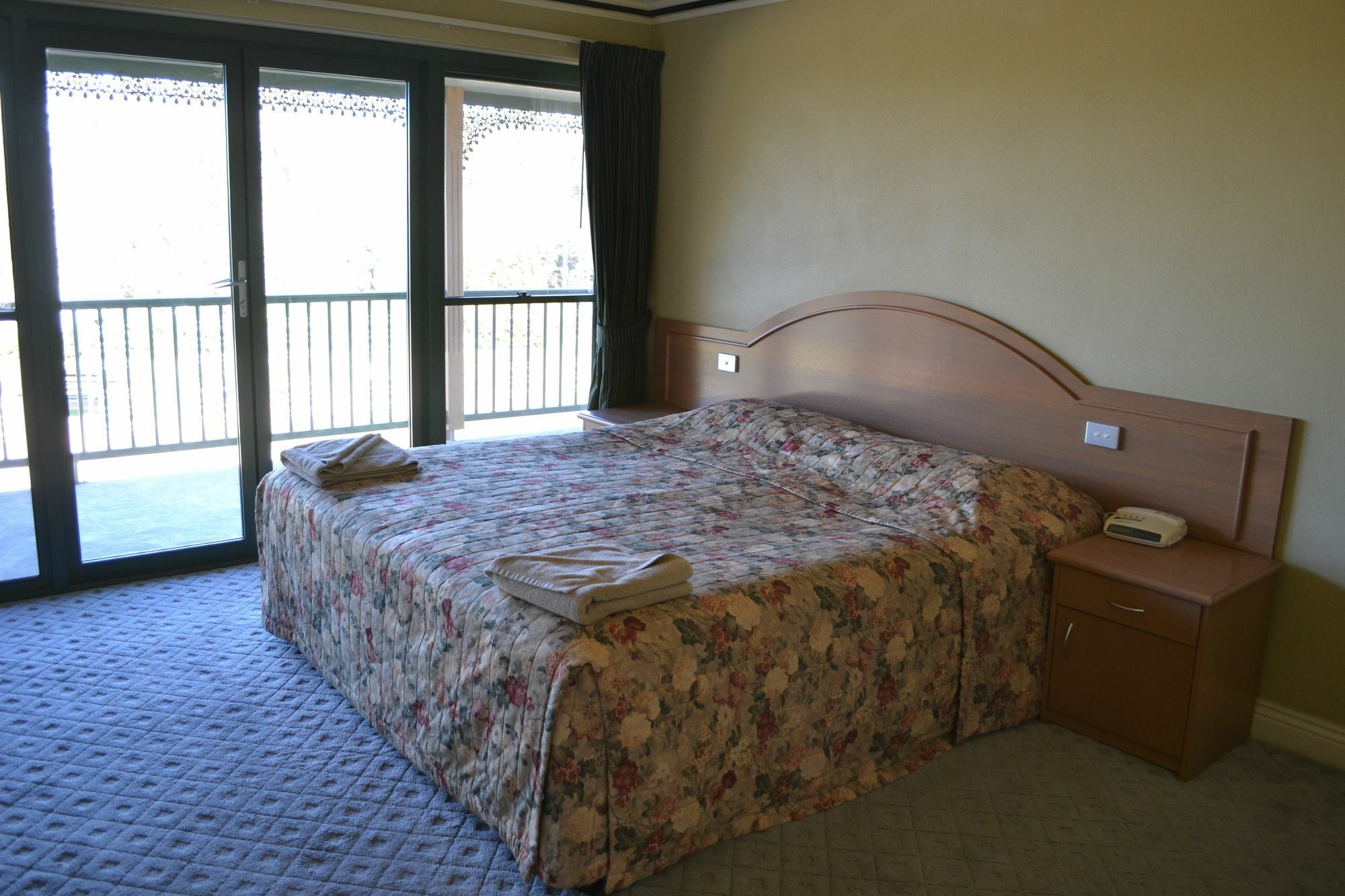 Отель Yarrawonga Mulwala Golf Club Экстерьер фото A bedroom